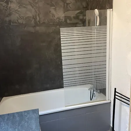 La Cardonille Avec Patio Apartment
