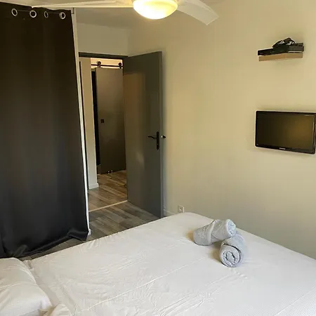 La Cardonille Avec Patio Apartment